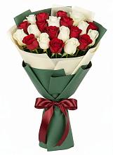 Букет Микс из красных и белых роз в Заводском