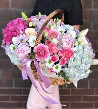 Композиция солнечный день в Заводском Цветочная композиция из Розы, Хризантемы, Пионы и Лизиантусы в корзине в Заводском