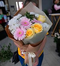 Букет цветов из:  Герберы, Розы и Хризантемы в Заводском