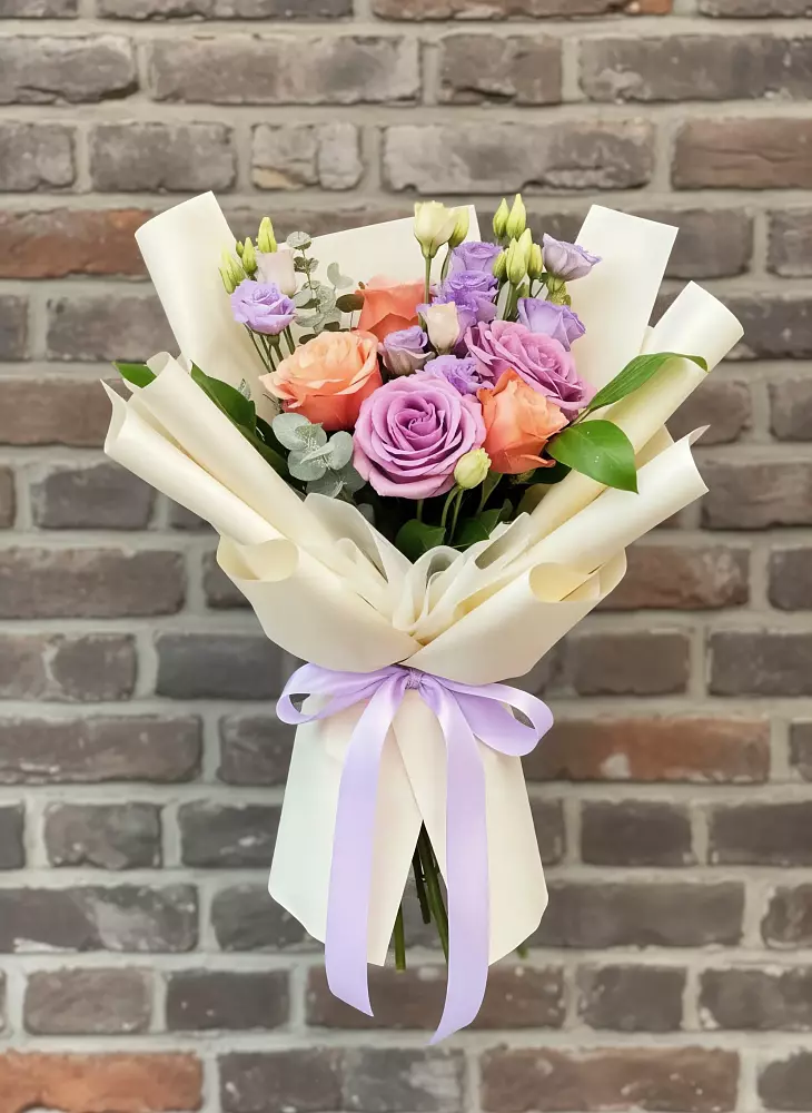 Букет цветов из: Лизиантусы и Розы в Заводском