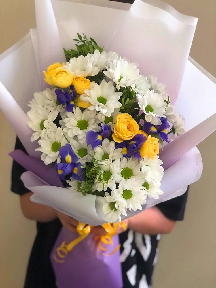Букет цветов из: Ирисы, Хризантемы и Розы в Заводском