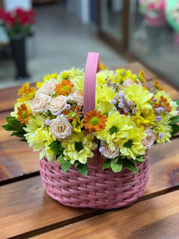 Цветочная композиция из Хризантемы и Розы в корзине в Заводском