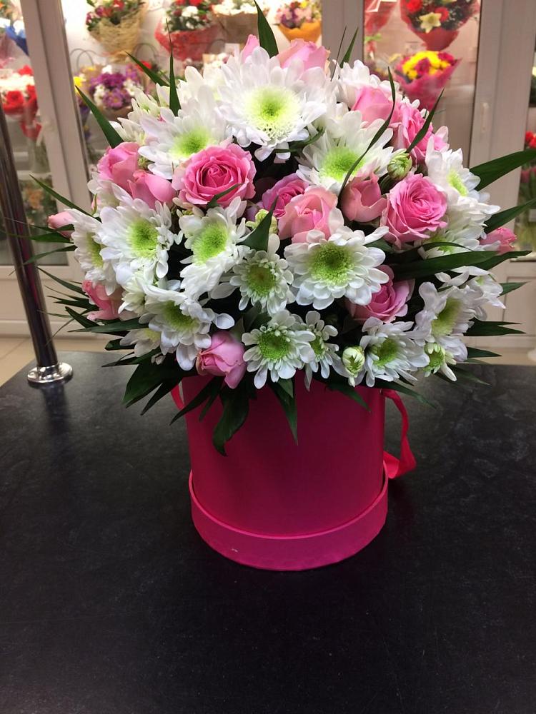 Цветочная композиция из Розы и Хризантемы в шляпной коробке в Заводском